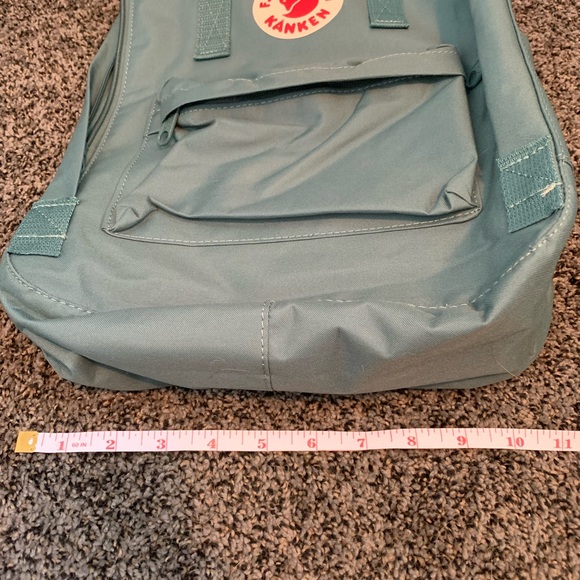 Fjallraven Kanken classic backpack in soft green - Picture 6 of 7